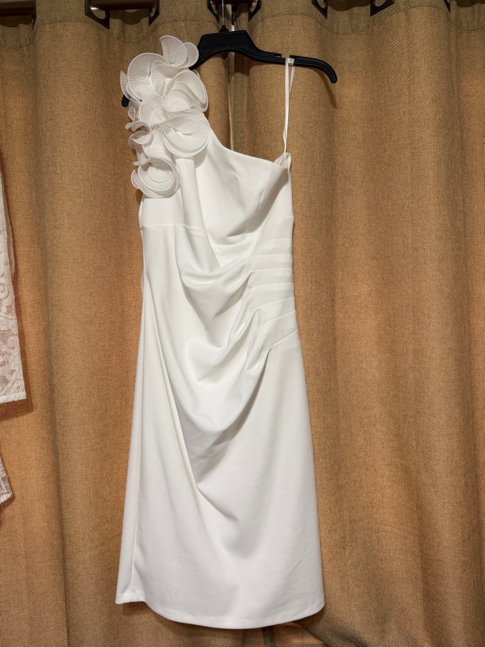 Elegant One-Shoulder White Cocktail Dress with Ruffle Detail